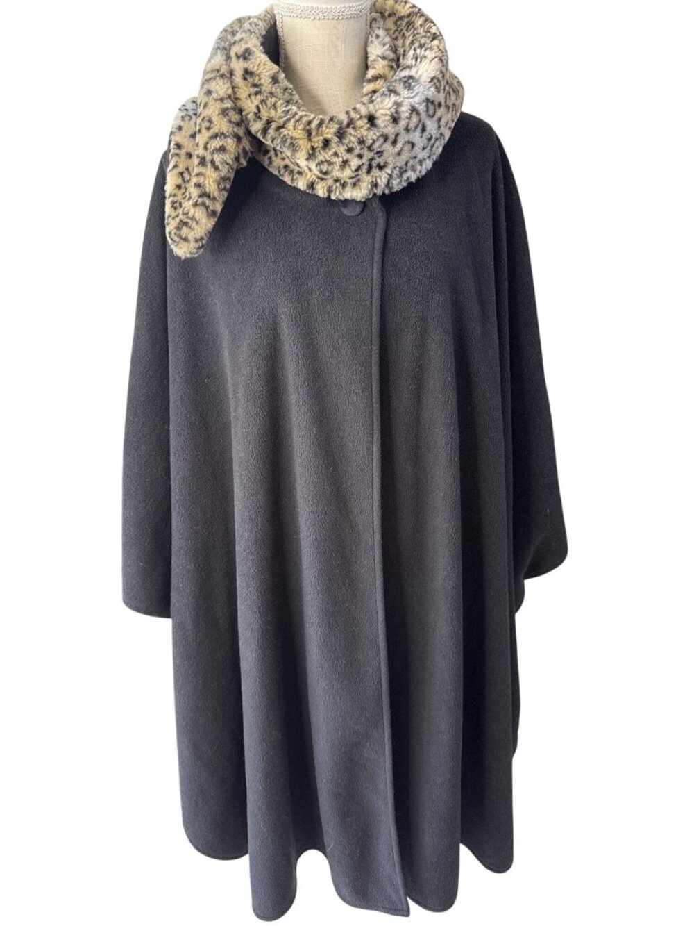 Vintage Preston & York Black Fleece Cape Poncho With Leopard Print Faux Fur Coll